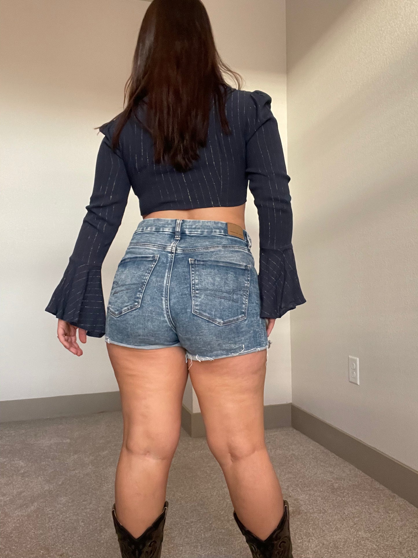 Lucy V Crop